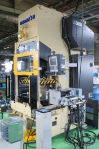 コマツ製60tサーボプレス「H1F-60」の導入